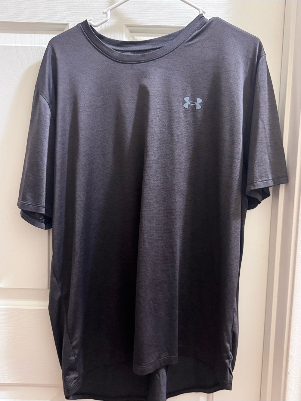Under Armour Men’s Black Short-Sleeve Athletic Tee with Small Logo